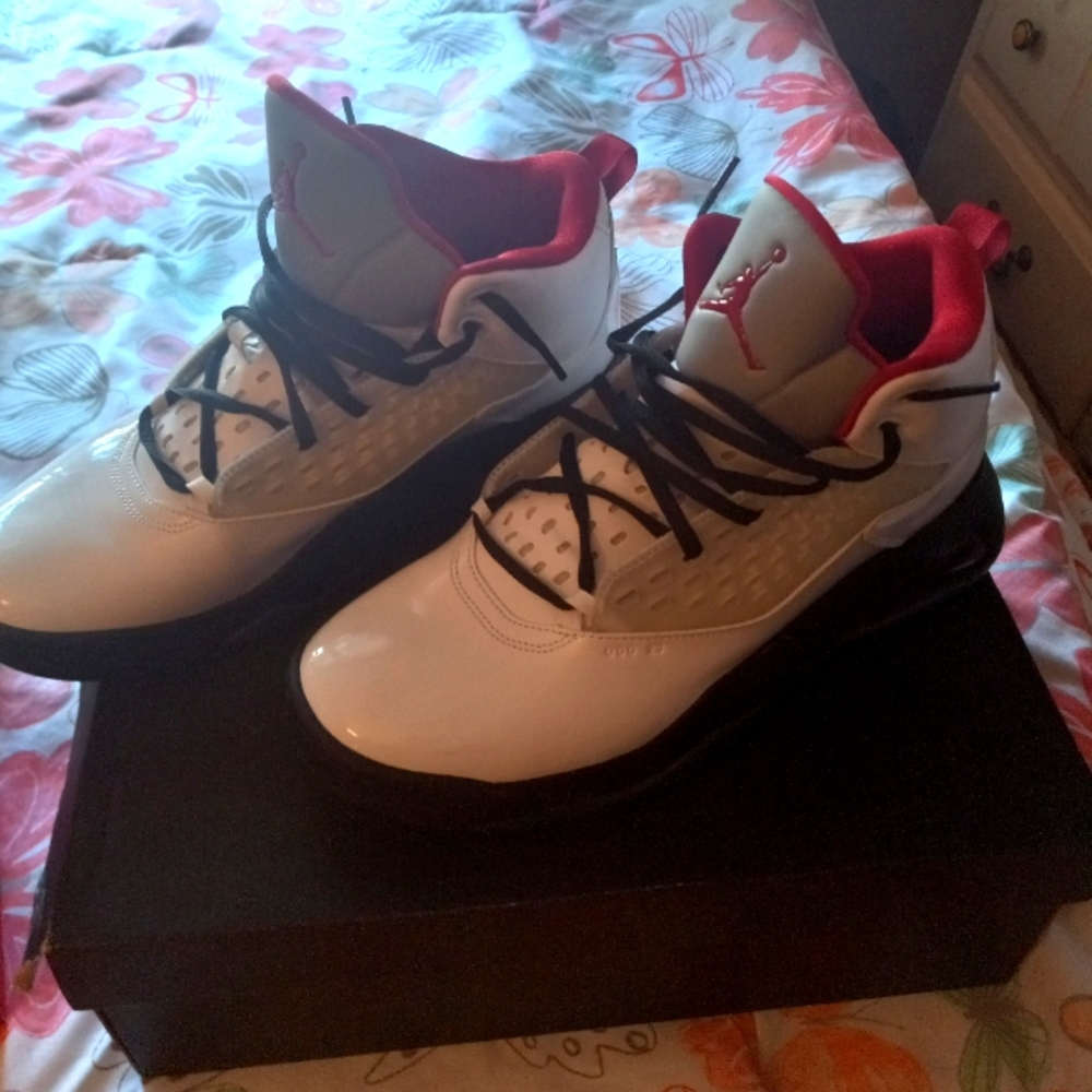 Jordan maxin 2000 size 11 red/white/blk